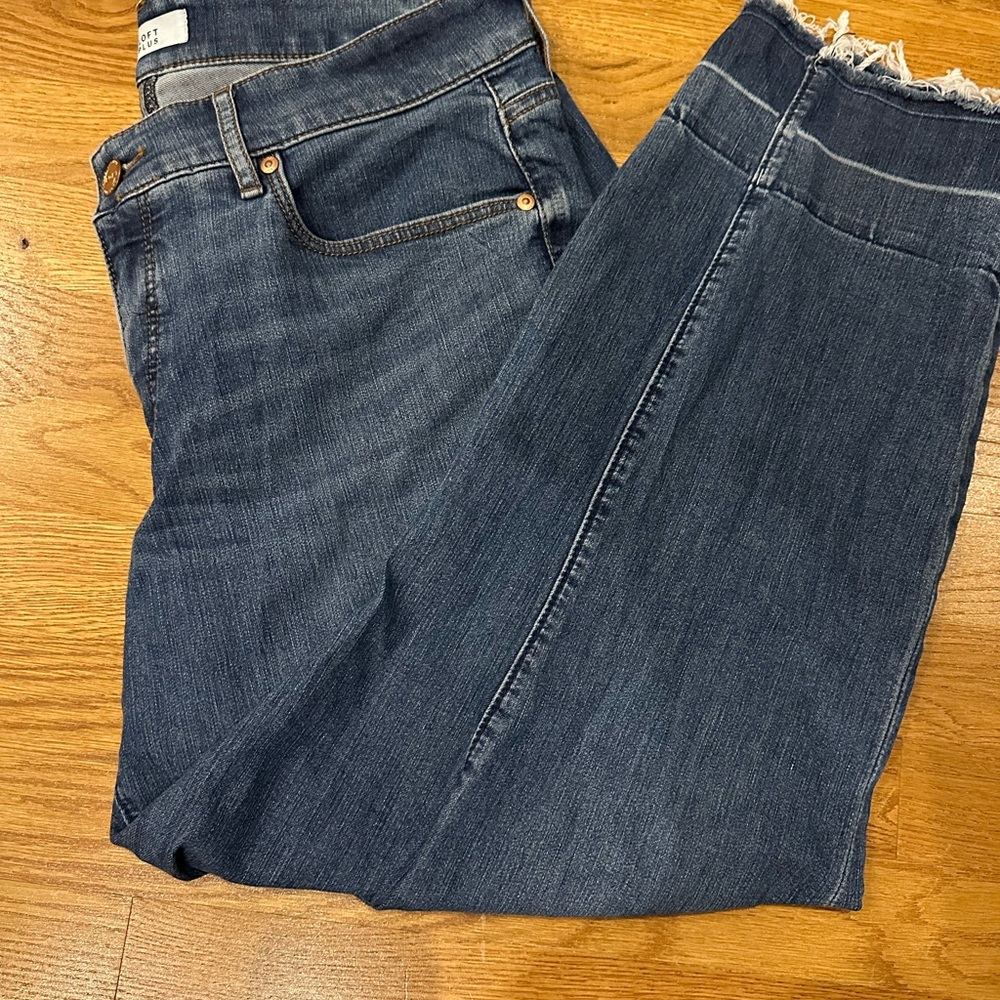 LOFT - Plus Size 14 - crop frayed skinny